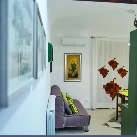 San Basilio Apartment *